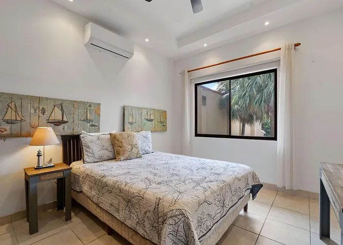 Garden Pool & 5-minutes Walk To Сasa de vacaciones