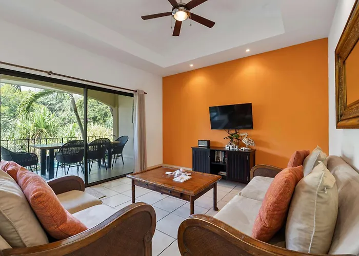 Garden Pool & 5-minutes Walk To *