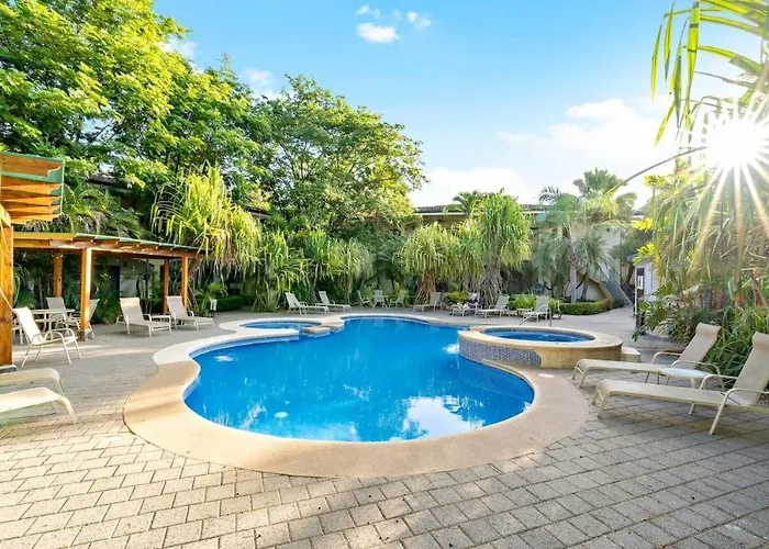Сasa de vacaciones Garden Pool & 5-minutes Walk To *